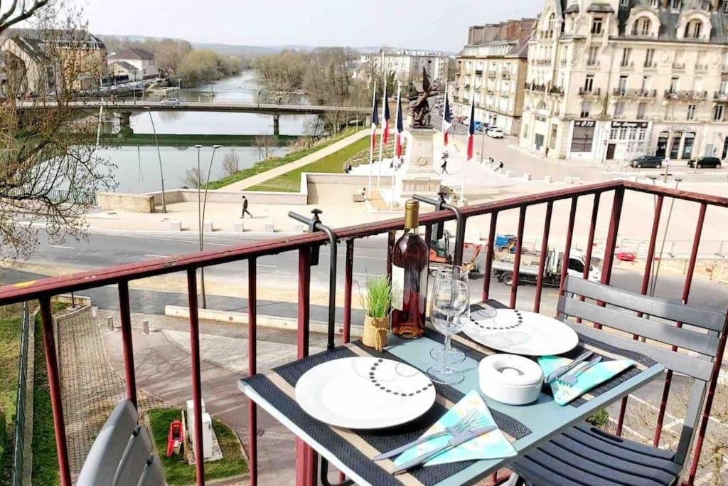 T1 Cocooning A L'Hotel De Ville Charleville-Mézières 外观 照片